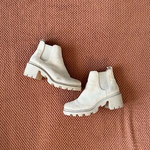 Tan suede Steve Madden chunky sole ankle boots. Women’s Size 9